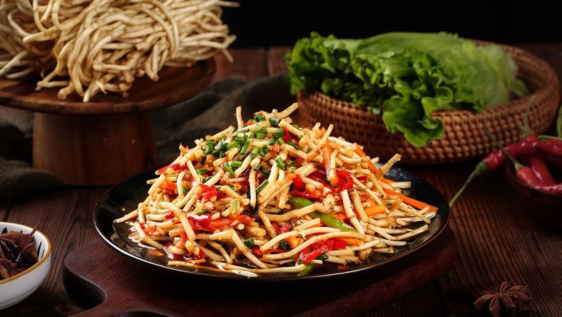 充满争议的折耳根:有人爱之如狂,有人说它致癌